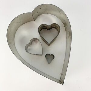 Four Vintage Metal Heart Cookie Cutters Valentine Day Decor Biscuit Cutters